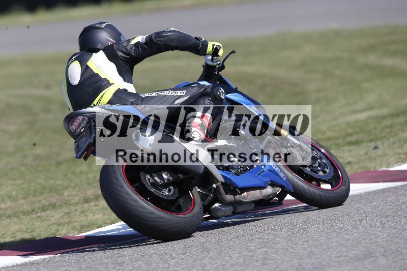 Archiv-2025/49 26.08.2025 Cornu Master School ADR/blau-bleu/0-4